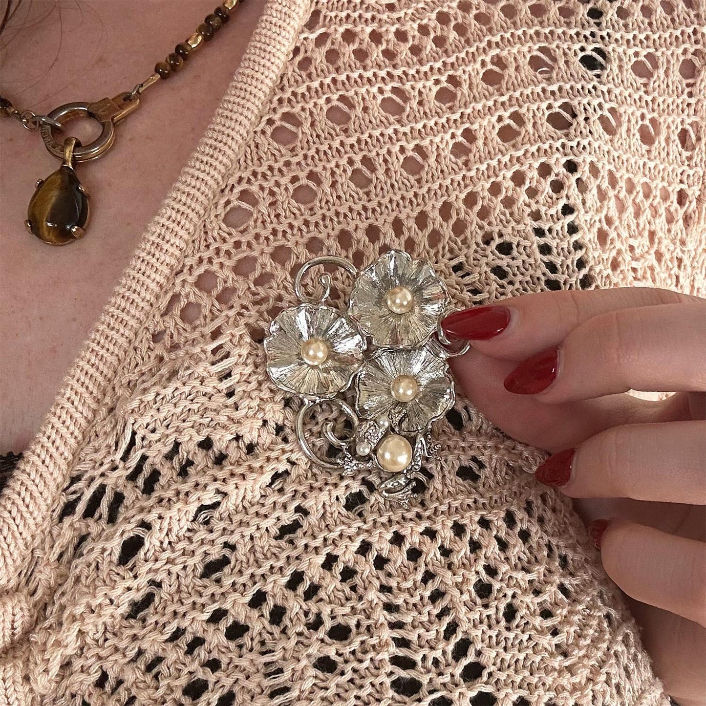 Vintage Oscar de la Renta Brooch Antiqued Unique White Frog on Lilly Pad Pin with Pearl Drops Womens Designer Jewelry