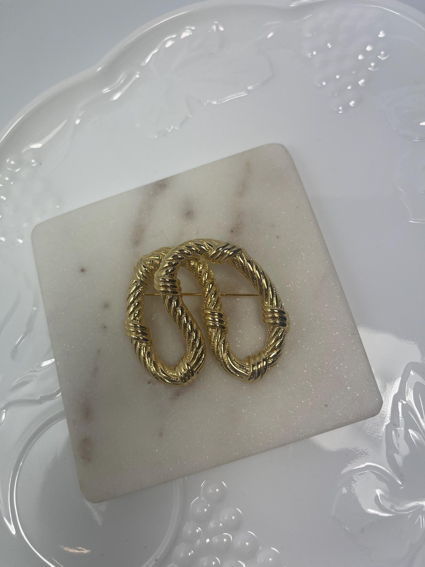 Vintage Brooch Rope Pin Brooch Design 18k Gold Plated Antique Womans Jewelry Nautic Style Lapel Pin Coat Jacket Brooch