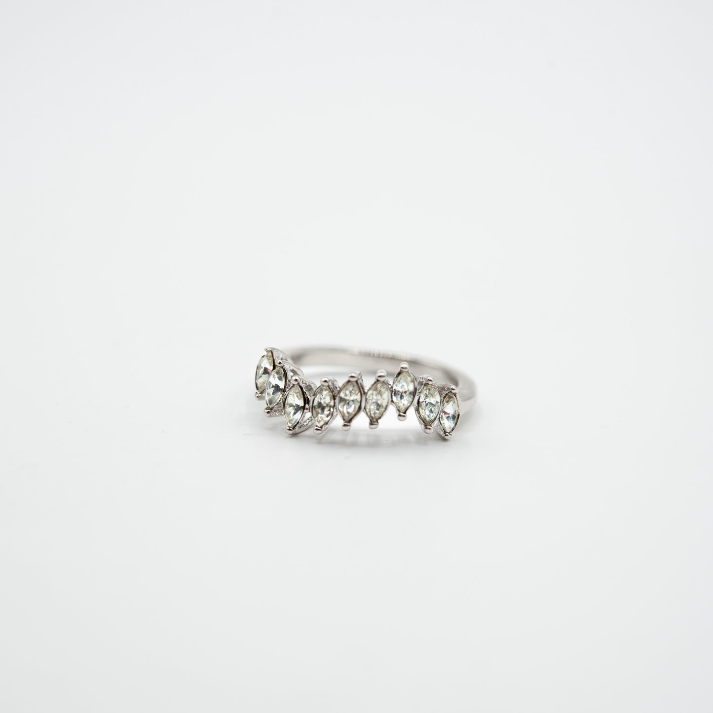 Women's Vintage 1980s Marquise Crystal Wave Band Ring – 18k White Gold Electroplated jewelry image 1