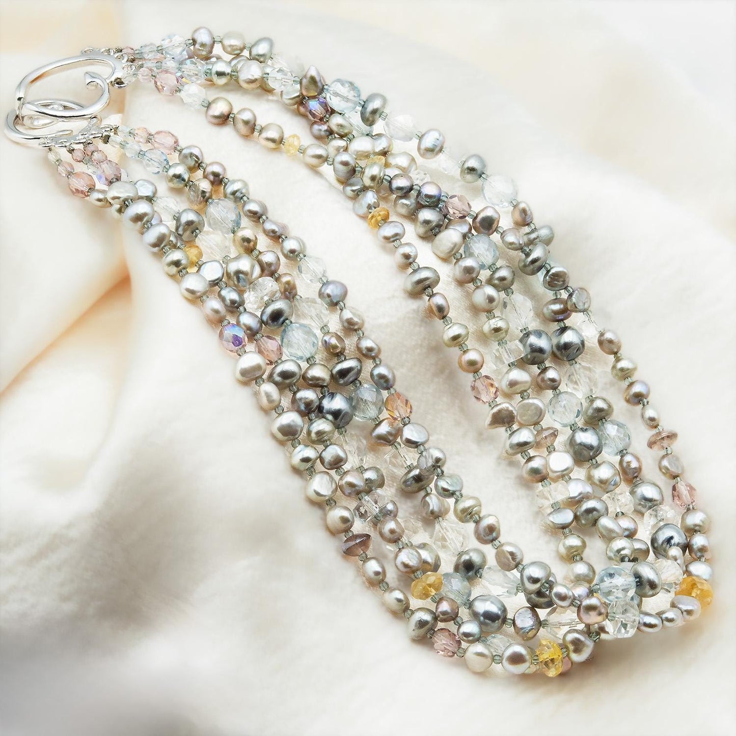 Vintage Oscar De La Renta Beautiful Freshwater Pearls and Crystal Necklace Antique Jewelry for Women Bridal Necklace Designer Signed Logo
