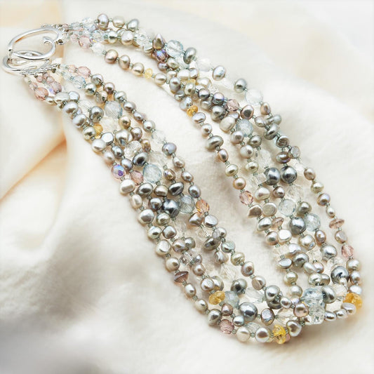 Vintage Oscar De La Renta Beautiful Freshwater Pearls and Crystal Necklace Antique Jewelry for Women Bridal Necklace Designer Signed Logo