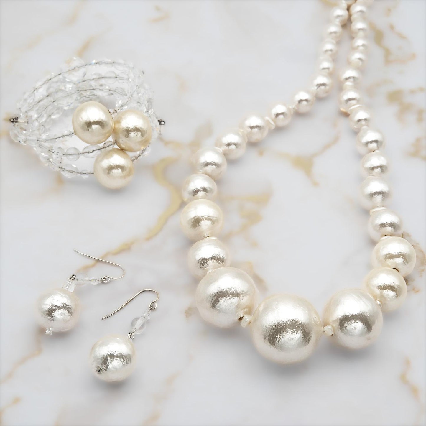 Vintage Oscar De La Renta Faux Pearl Necklace Antique Elegant Lightweight Graduated Pearl Ball Freshwater Pearls 22 Inches Women's Pearls