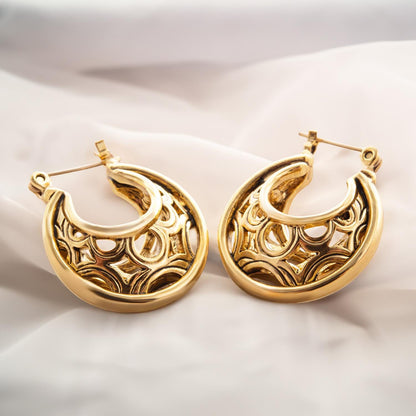 Womens Vintage Oscar de la Renta Small Hoop Earrings Open Cutout Design Gold Plated Sterling Silver Post OSE-244-Y