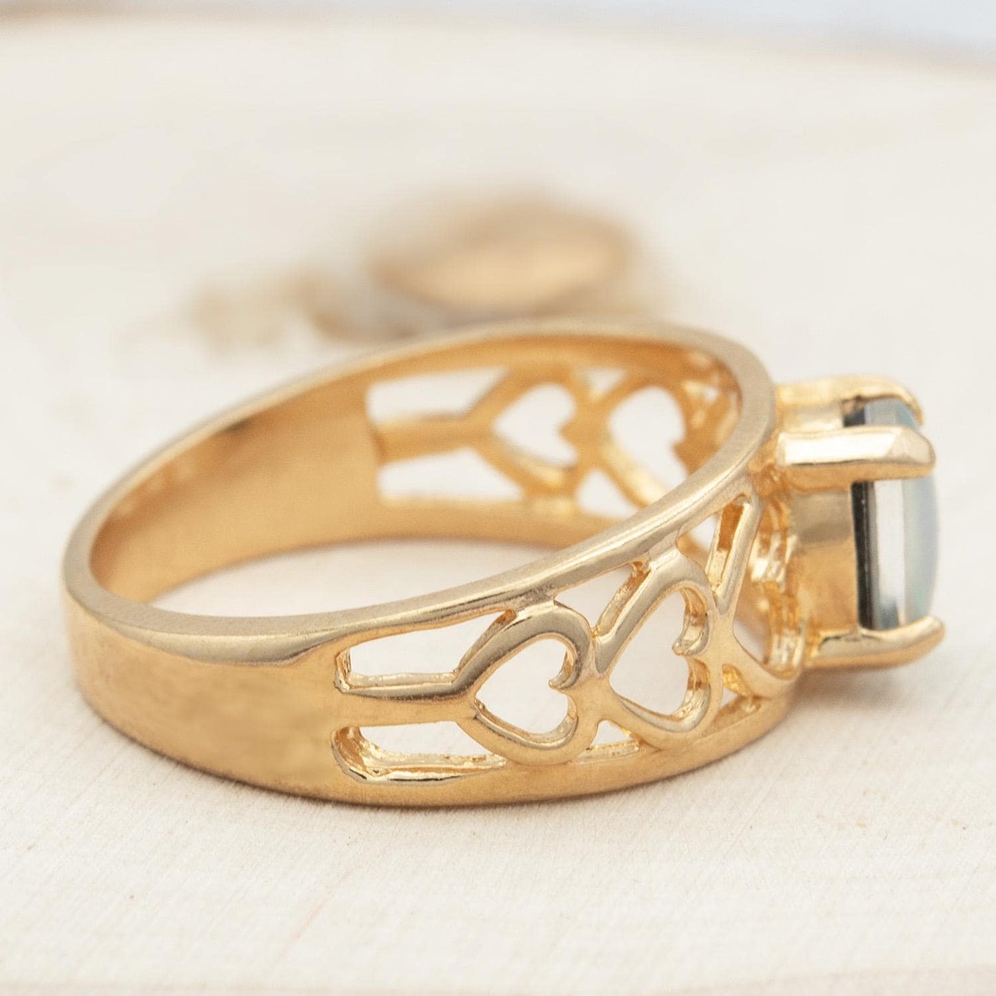 Vintage Ring Retro Design Ring 18k Gold Electroplated Antique Jewelry for Women Heart Cutout Band Gold