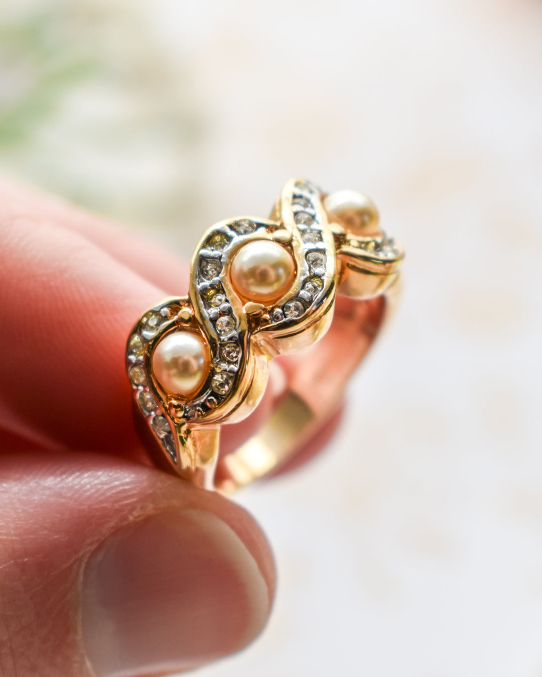 Women's Vintage Ring Pearl or Multi Color Emerald, Sapphire, Ruby Crystal Cocktail Band Ring