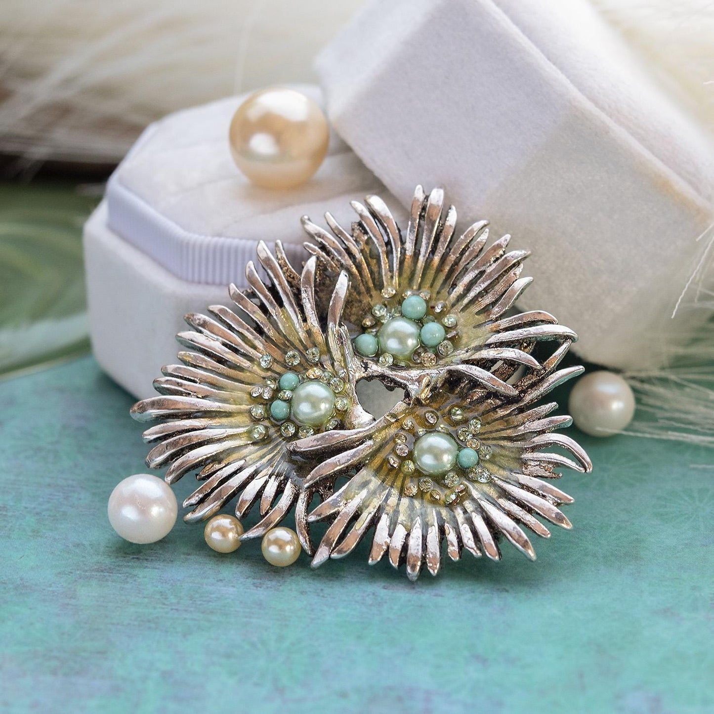Vintage Oscar de la Renta Brooch White Gold Pin Luxury Designer Jewelry Glass Pearls & Austrian Crystals Womans Antique Estate Jewelry