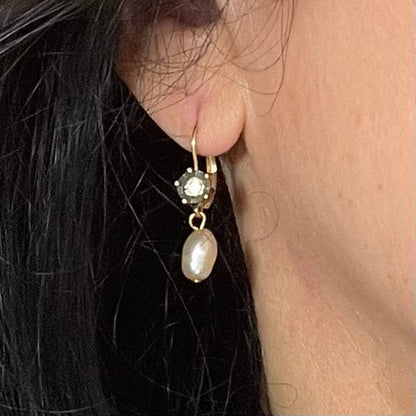 Vintage Earrings Oscar De La Renta 14 kt Gold, Genuine Fresh Water Pearl Light Peridot Crystal Dangle Wire OSE-24065-PY