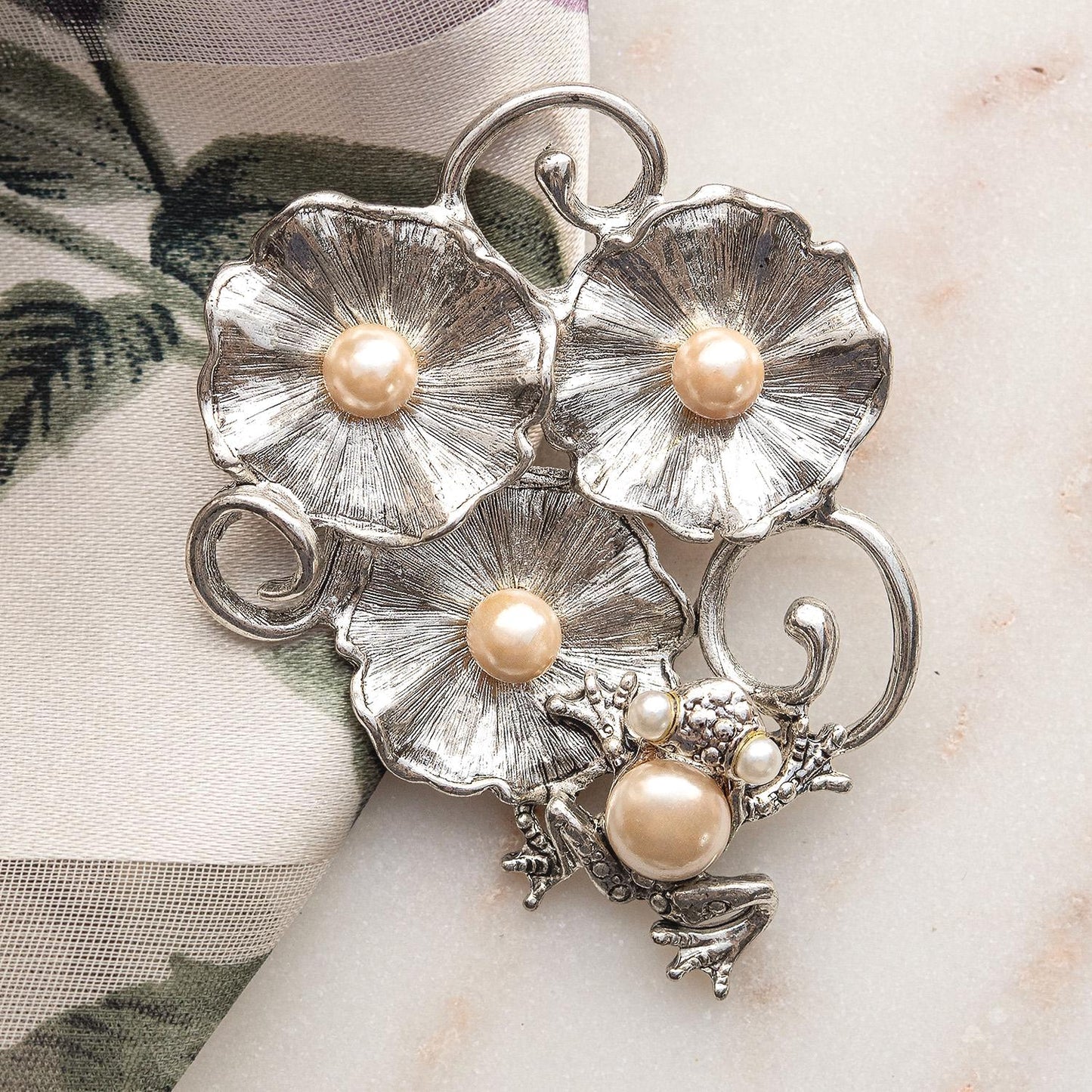 Vintage Oscar de la Renta Brooch Antiqued Unique White Frog on Lilly Pad Pin with Pearl Drops Womens Designer Jewelry