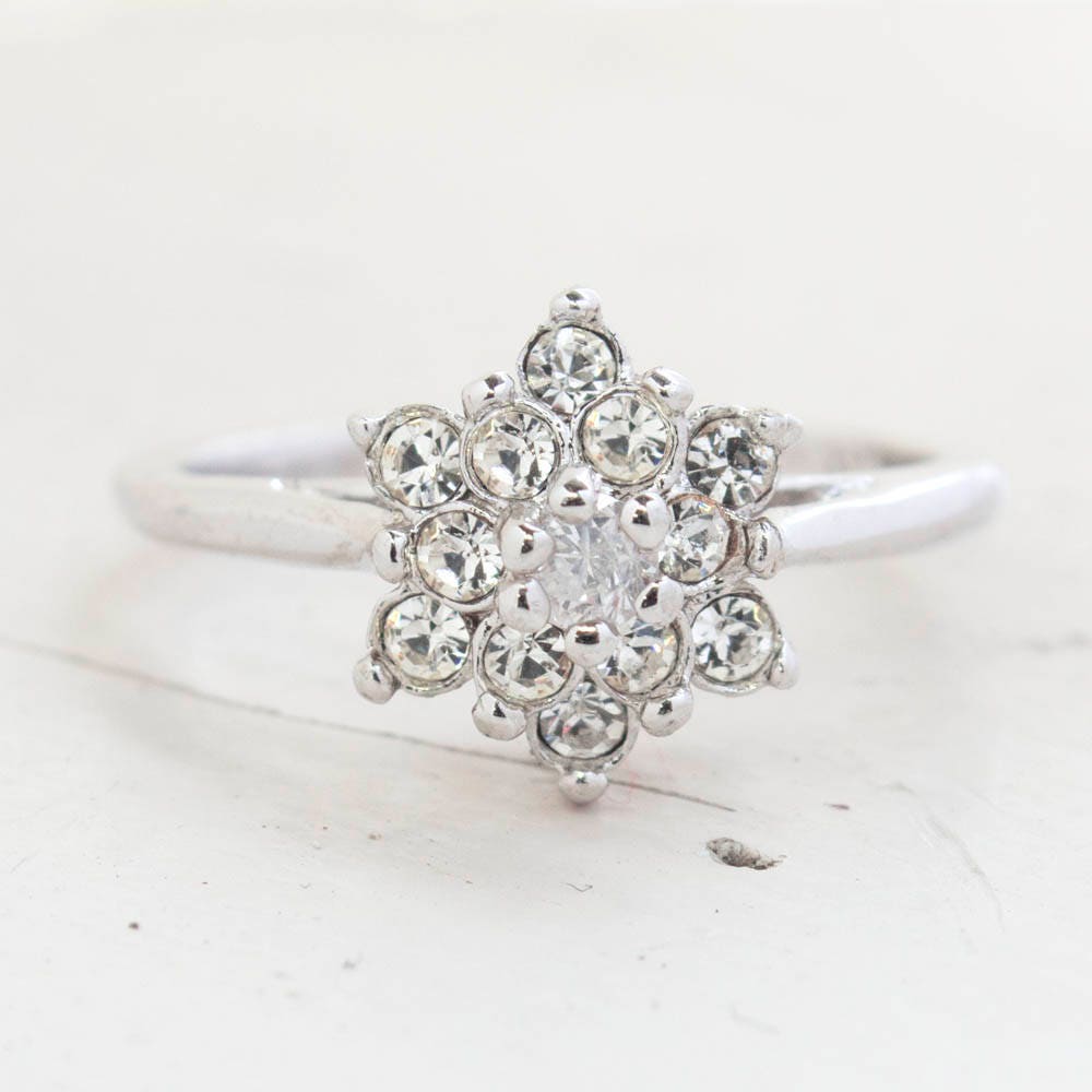 Vintage 1970s Clear Austrian Crystal Flower Cocktail Ring – 18k White Gold Electroplate jewelry image 1