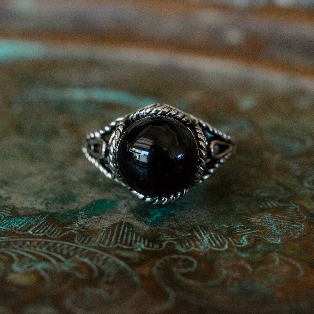 Vintage 1970s Faux Black Pearl Bead Ring – Antiqued 18k White Gold Electroplated Filigree – Made in USA jewelry image 1