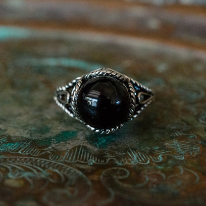 Vintage 1970s Faux Black Pearl Bead Ring – Antiqued 18k White Gold Electroplated Filigree – Made in USA jewelry image 1
