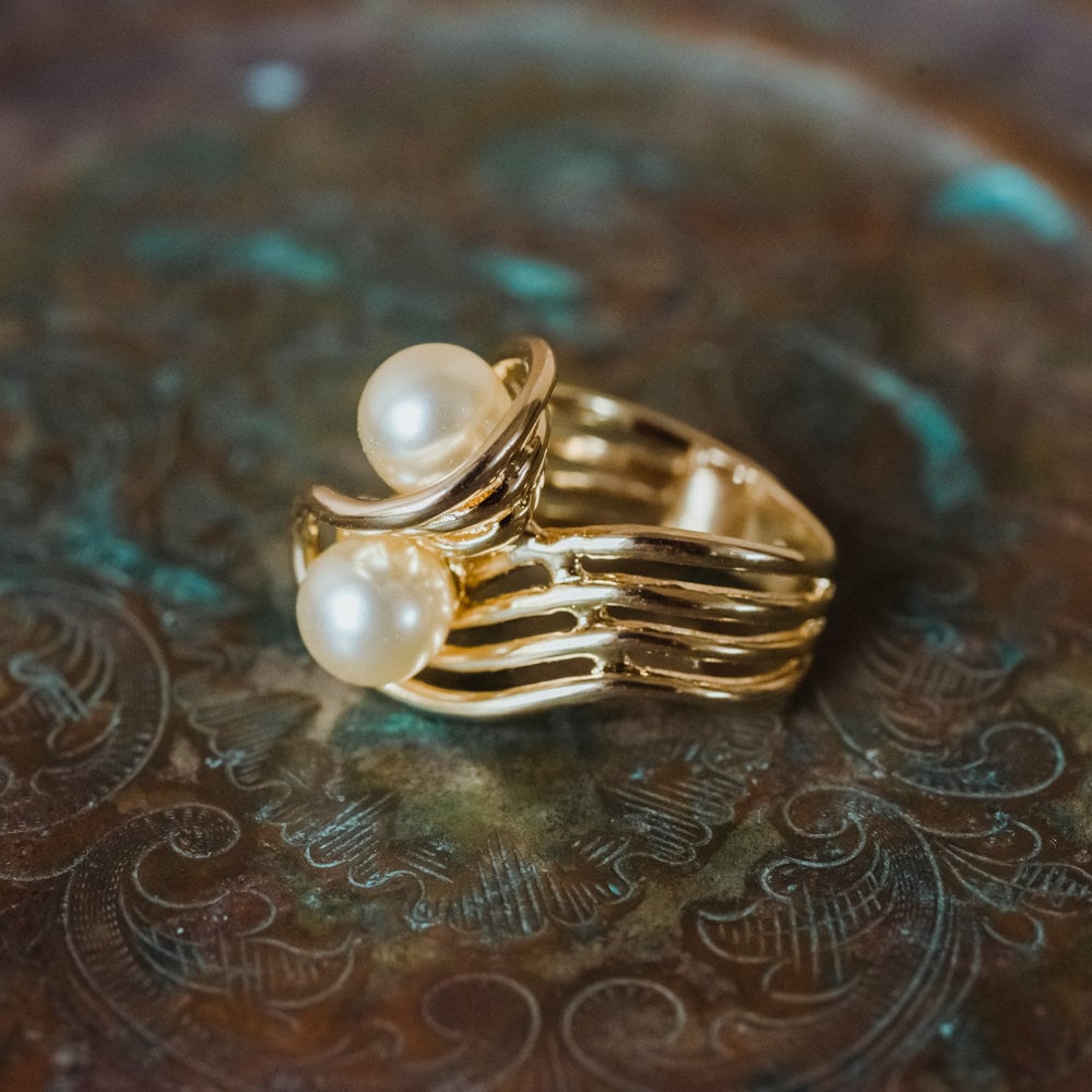Vintage 1970s Cream Glass Pearl Bypass Ring – 18k Yellow Gold Electroplated, Made in USA jewelry image 1
