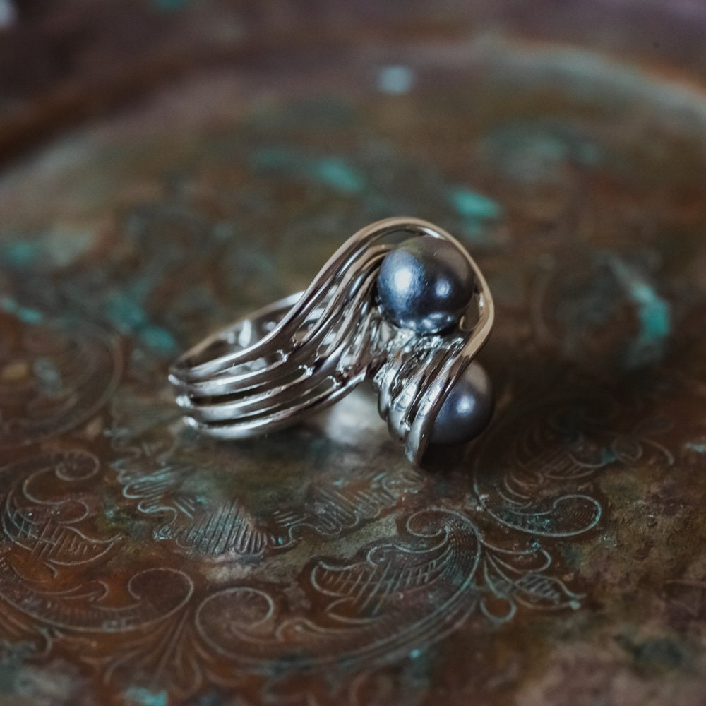 Vintage 1970s Gray Glass Pearl Bypass Ring - 18k White Gold Electroplated - Made in USA jewelry image 1