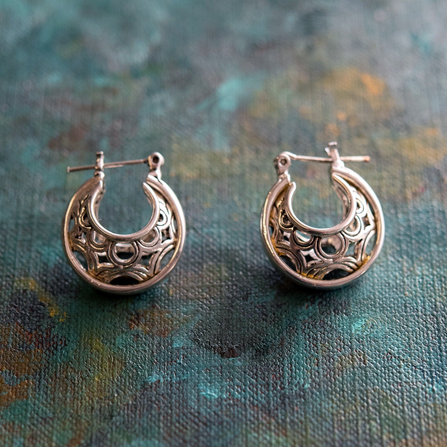Vintage Oscar de la Renta Antiqued Silver Tone Filigree Hoop Earrings jewelry image 1