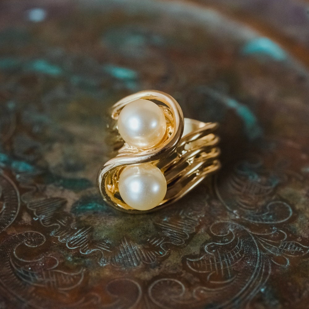 Vintage 1970s Cream Glass Pearl Bypass Ring – 18k Yellow Gold Electroplated, Made in USA jewelry image 1