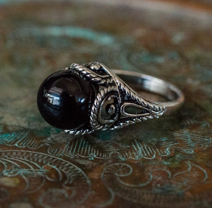 Vintage 1970s Faux Black Pearl Bead Ring – Antiqued 18k White Gold Electroplated Filigree – Made in USA jewelry image 1