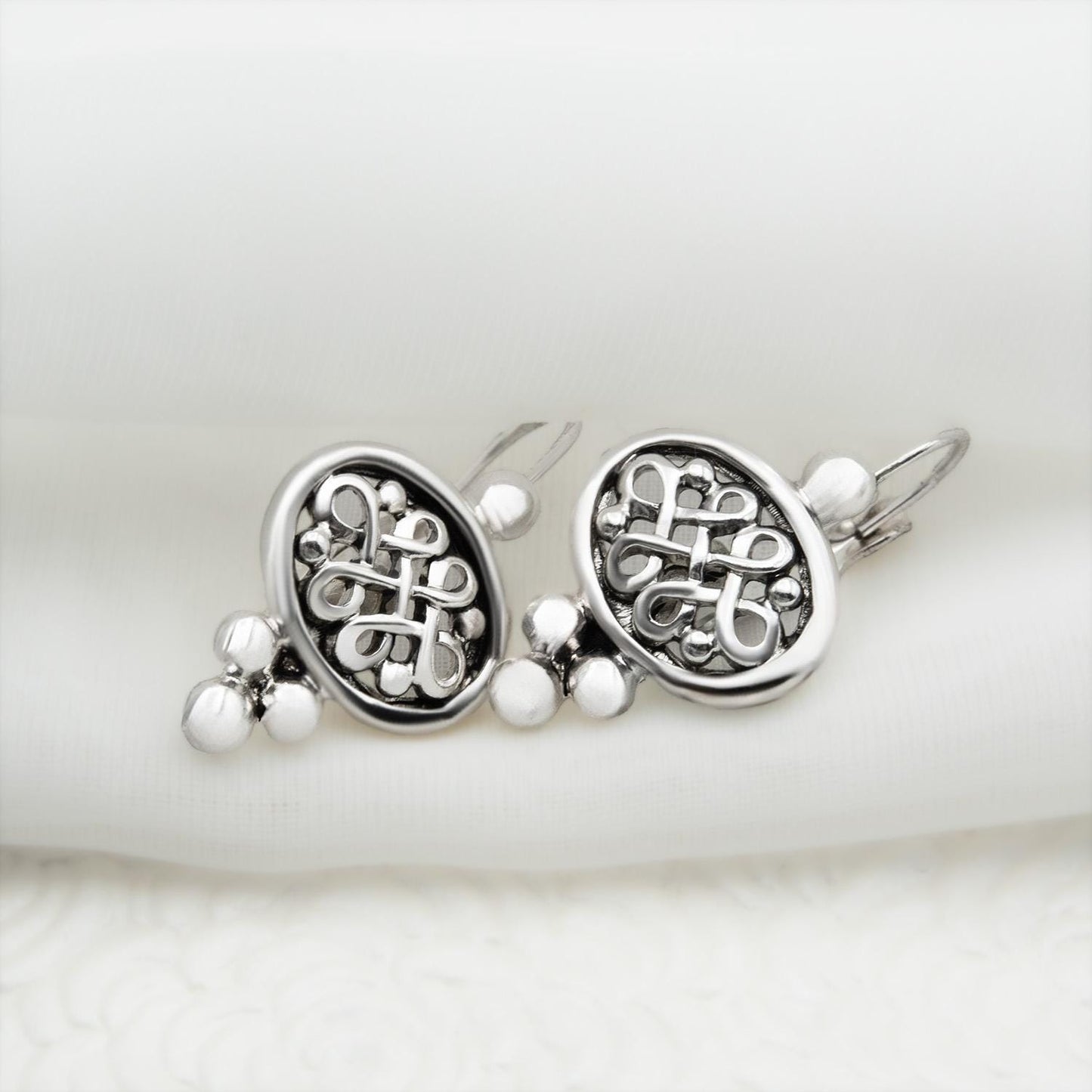 Vintage Oscar De La Renta Antiqued Silver Tone Filigree Cutout Dangling Lever Back Earrings jewelry image 1