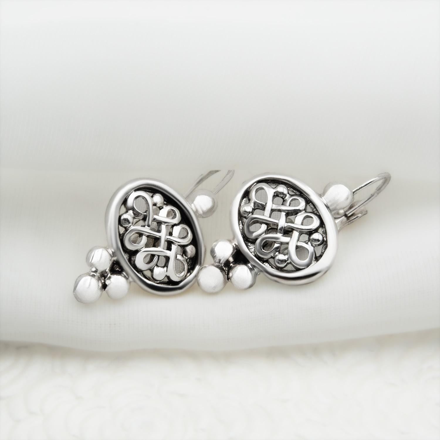 Vintage Oscar De La Renta Antiqued Silver Tone Filigree Cutout Dangling Lever Back Earrings jewelry image 1