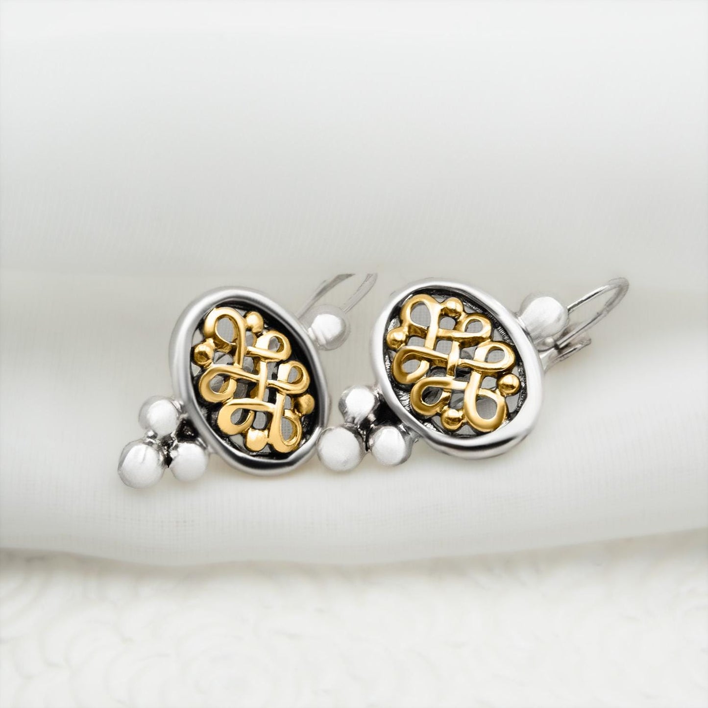 Vintage Oscar De La Renta Two-Tone Antiqued Gold Tone Filigree Dangling Lever Back Earrings jewelry image 1
