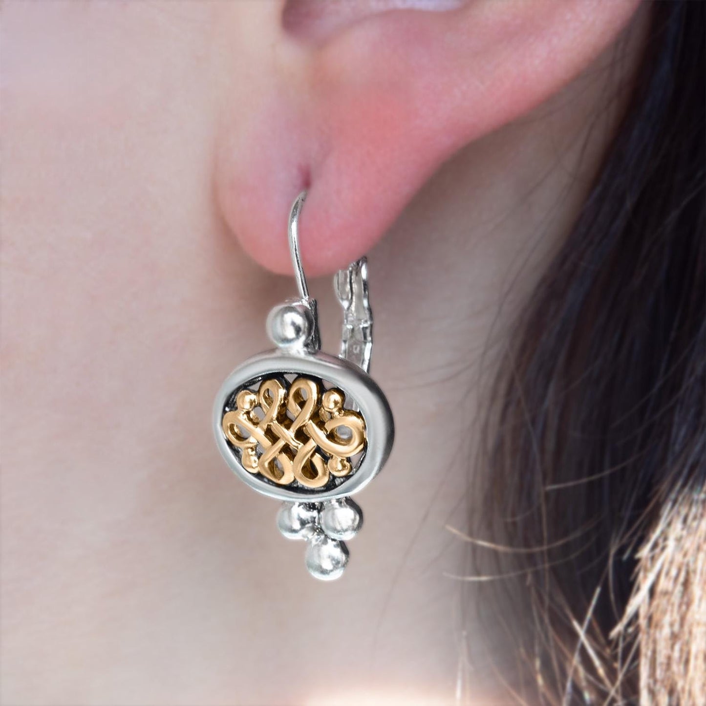 Vintage Oscar De La Renta Two-Tone Antiqued Gold Tone Filigree Dangling Lever Back Earrings jewelry image 1