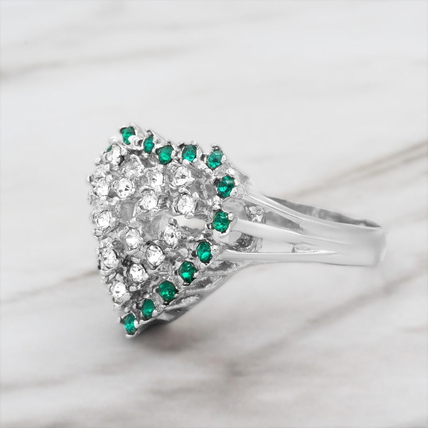 Vintage 1980s Heart Ring with Emerald Green and Clear Austrian Crystals – 18kt White Gold Electroplated jewelry image 1