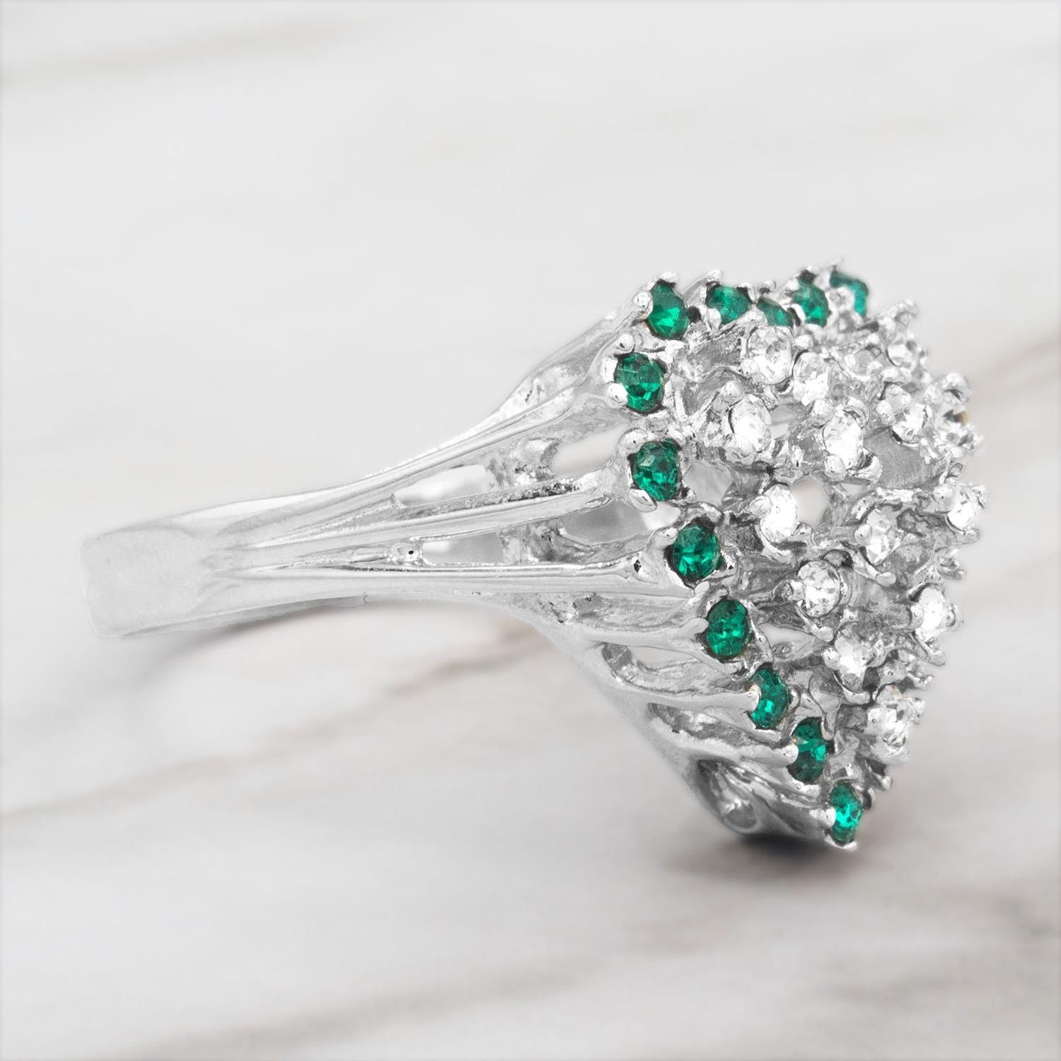 Vintage 1980s Heart Ring with Emerald Green and Clear Austrian Crystals – 18kt White Gold Electroplated jewelry image 1