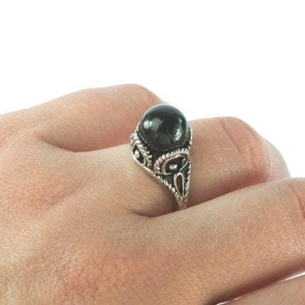 Vintage 1970s Faux Black Pearl Bead Ring – Antiqued 18k White Gold Electroplated Filigree – Made in USA jewelry image 1