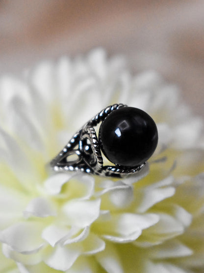 Vintage 1970s Faux Black Pearl Bead Ring – Antiqued 18k White Gold Electroplated Filigree – Made in USA jewelry image 1