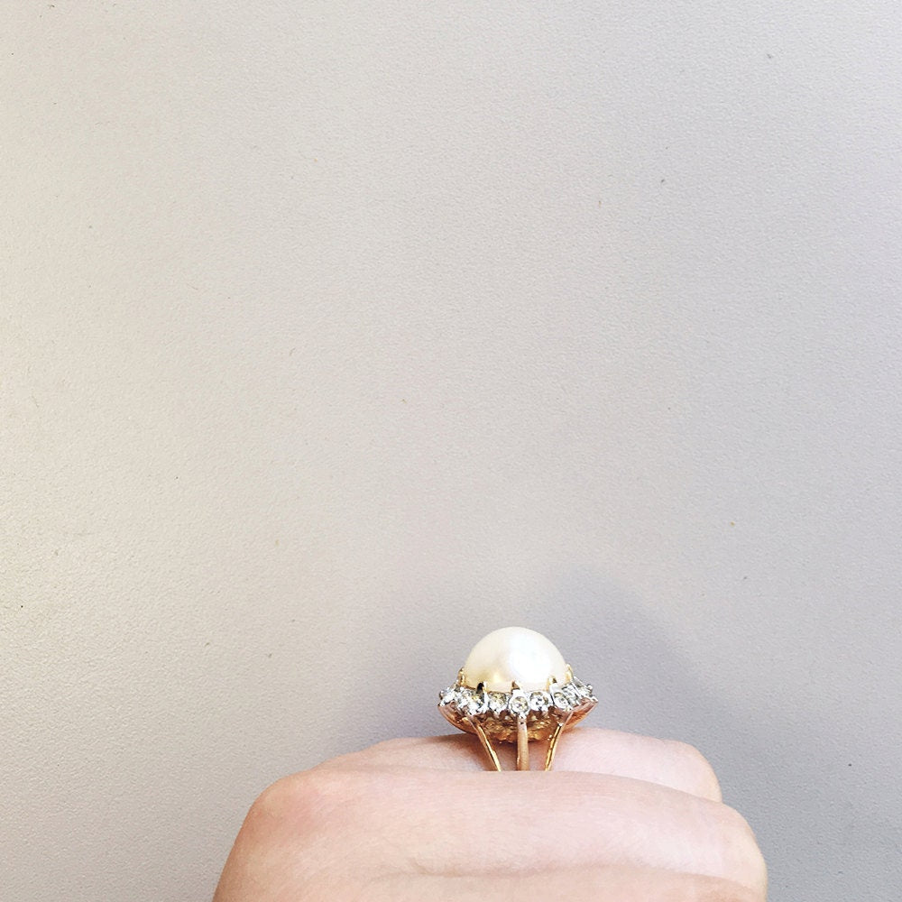 Vintage 1970s Faux Pearl and Austrian Crystal Ring – 18k White Gold Electroplated – Made in USA jewelry image 1