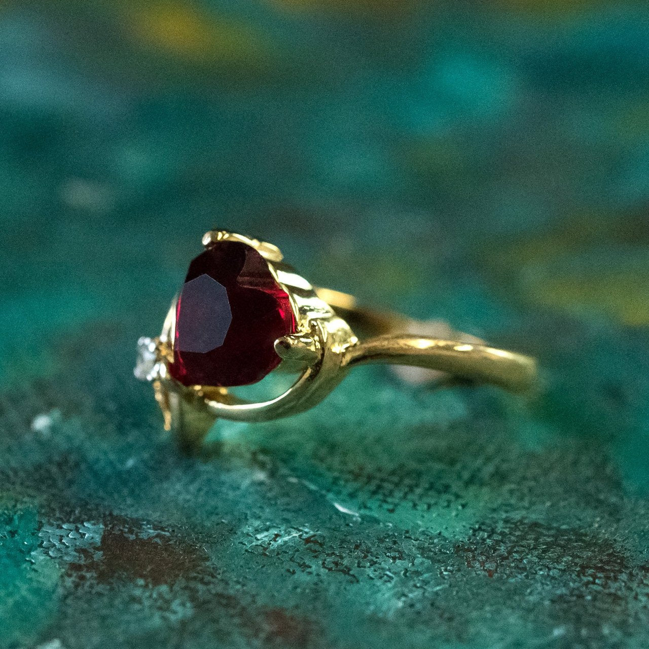 Vintage Jewelry Emerald Austrian Crystal Heart Ring 18k Yellow gold Electroplated Made in the USA