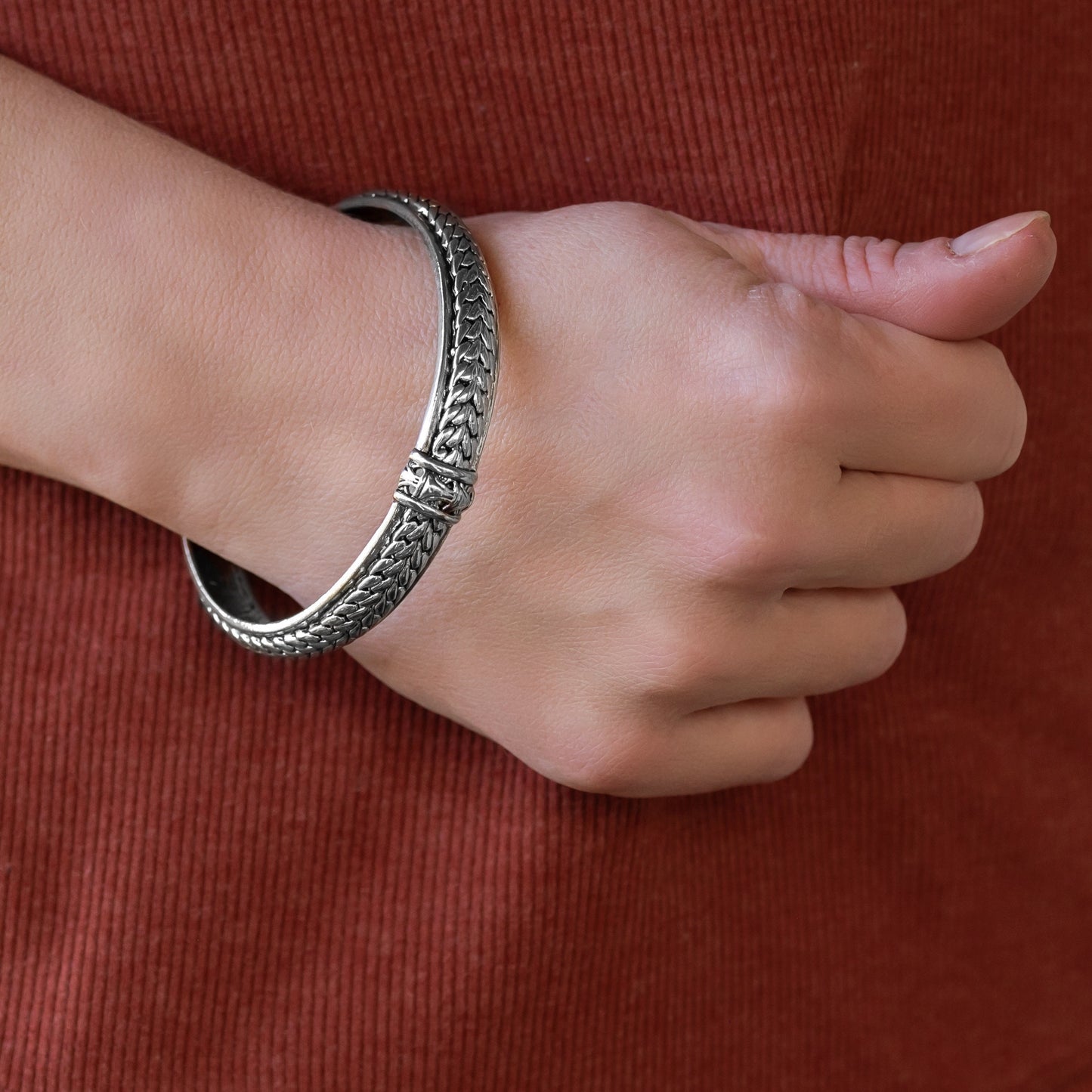 Vintage Oscar De La Renta Textured Antique Silver Tone Bangle Bracelet