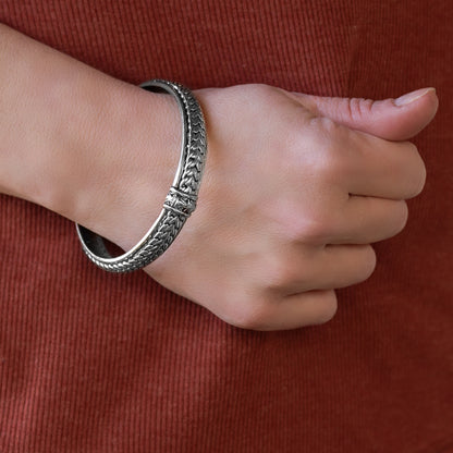 Vintage Oscar De La Renta Textured Antique Silver Tone Bangle Bracelet