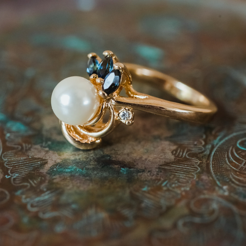 Vintage Ring 1970s Faux Pearl with Sapphire Swarovski Crystals 18kt Gold Jewelry for Women R3025 Size: 9