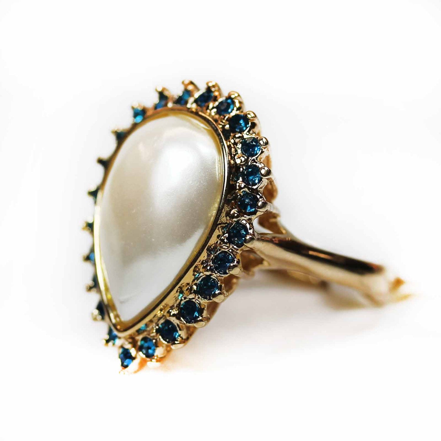 vintage-pear-shaped-pearl-bead-blue-Austrian-crystals-yellow-gold-plated-ring