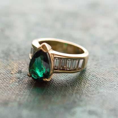 Vintage 1970s Ring Teardrop Solitair Austrian Crystals 18k Yellow Gold Electroplate
