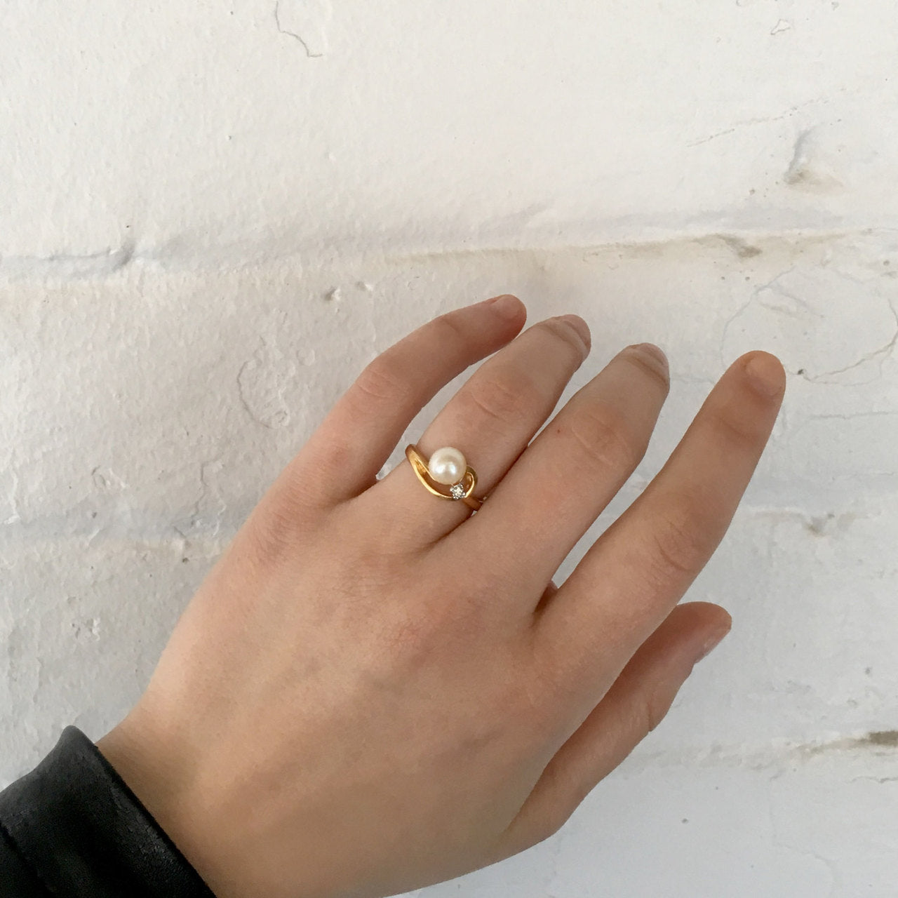 A Vintage Ring Cultured Pearl 18k Gold Plated Ring with Clear Swarovski Crystal Accent Statement Cocktail Jewelry #R1447 - Limited Stock Size: 10