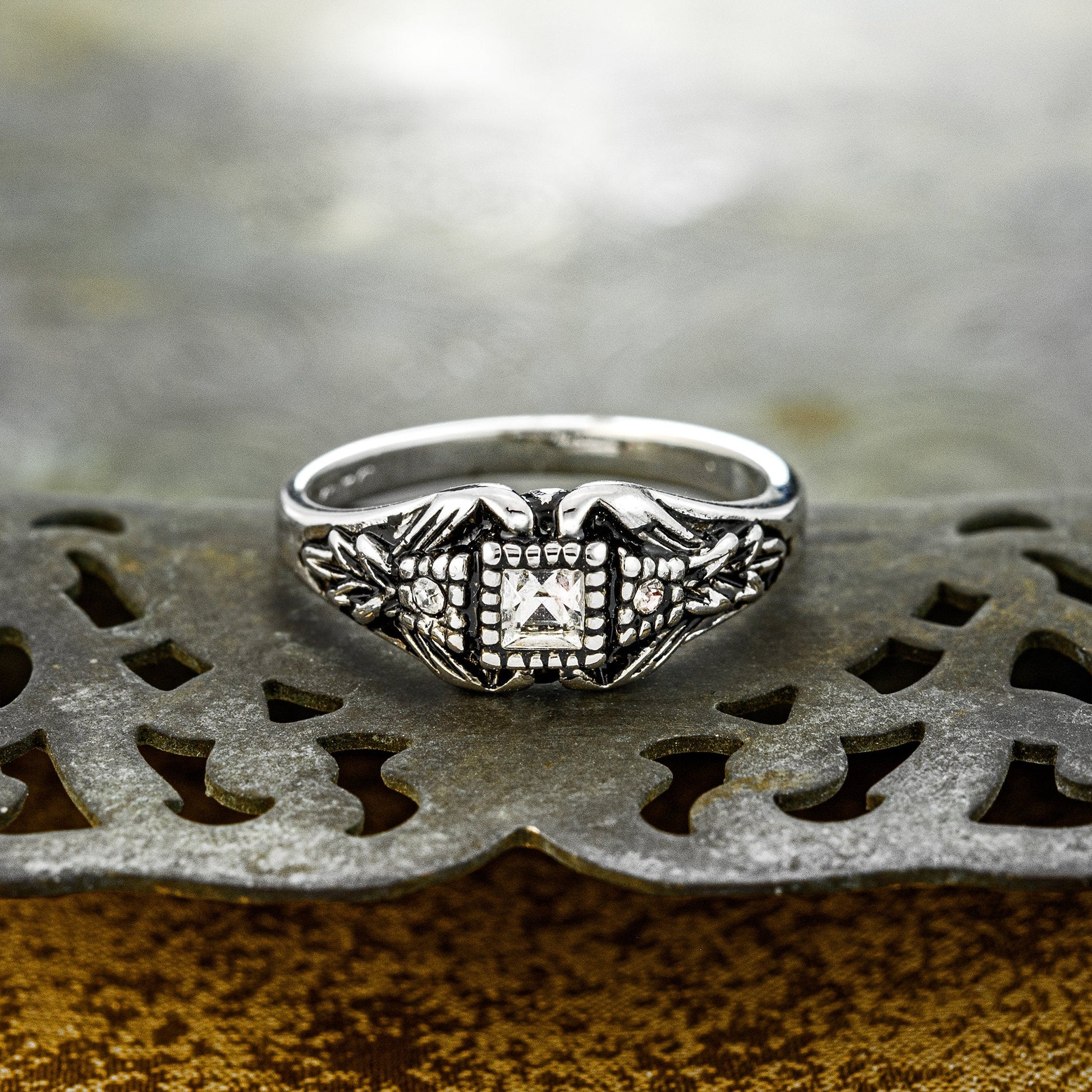 vintage-clear-Austrian-crystal-antique-white-gold-plated-ring