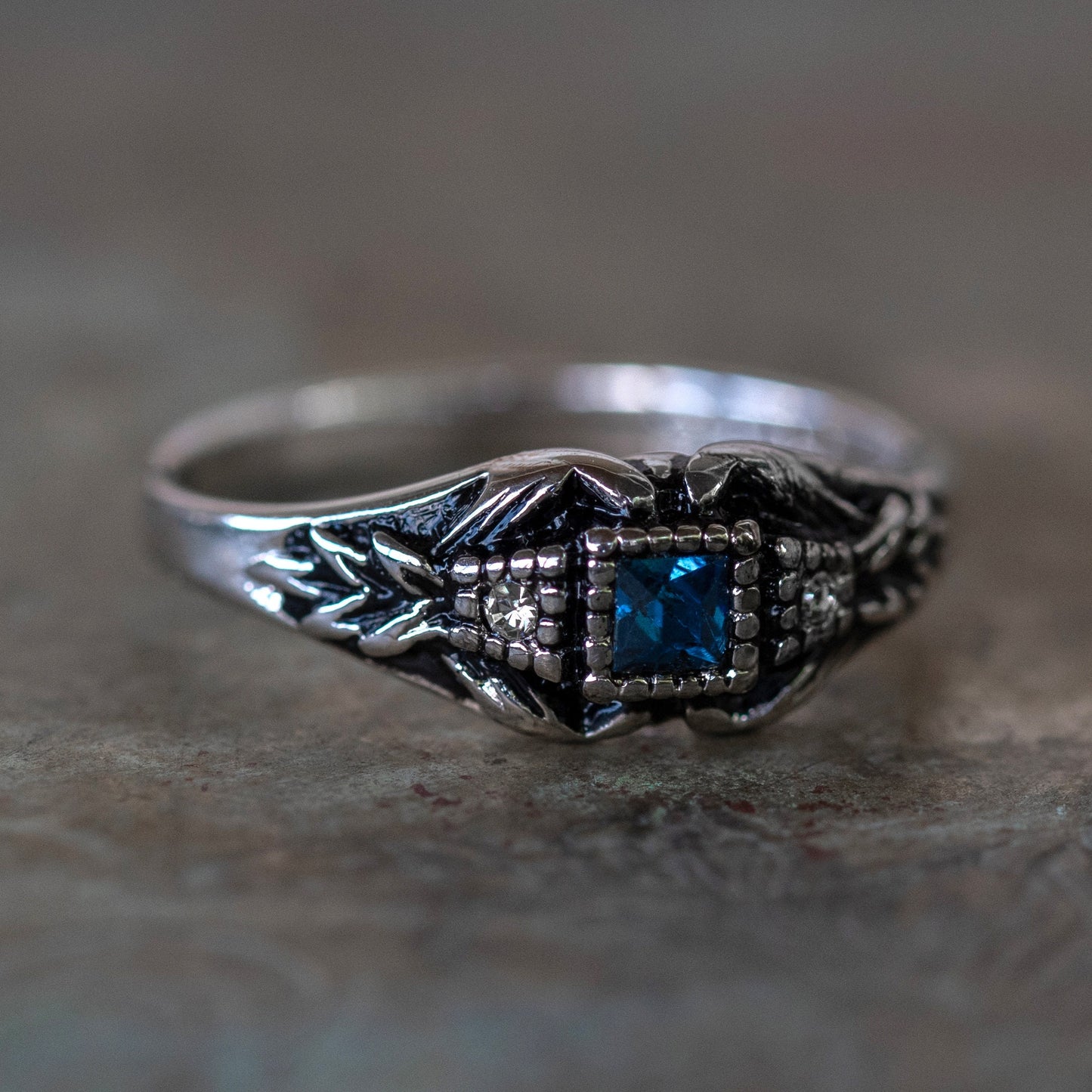vintage-sapphire-clear-Austrian-crystal-antique-white-gold-plated-ring