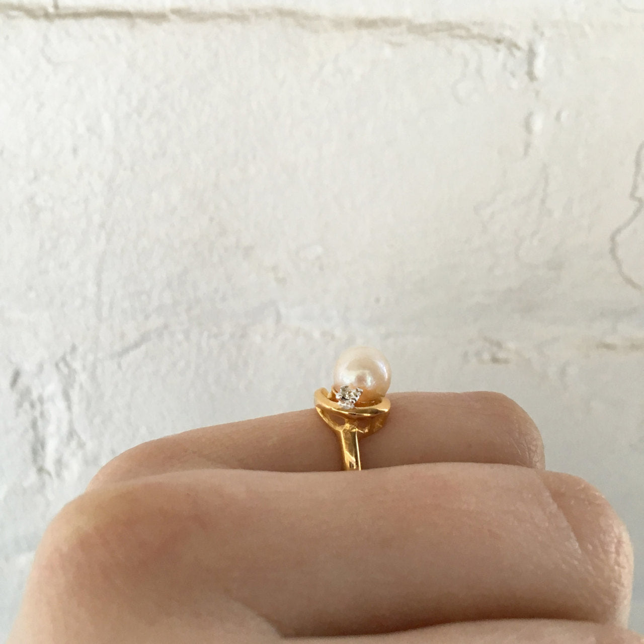 A Vintage Ring Cultured Pearl 18k Gold Plated Ring with Clear Swarovski Crystal Accent Statement Cocktail Jewelry #R1447 - Limited Stock Size: 10