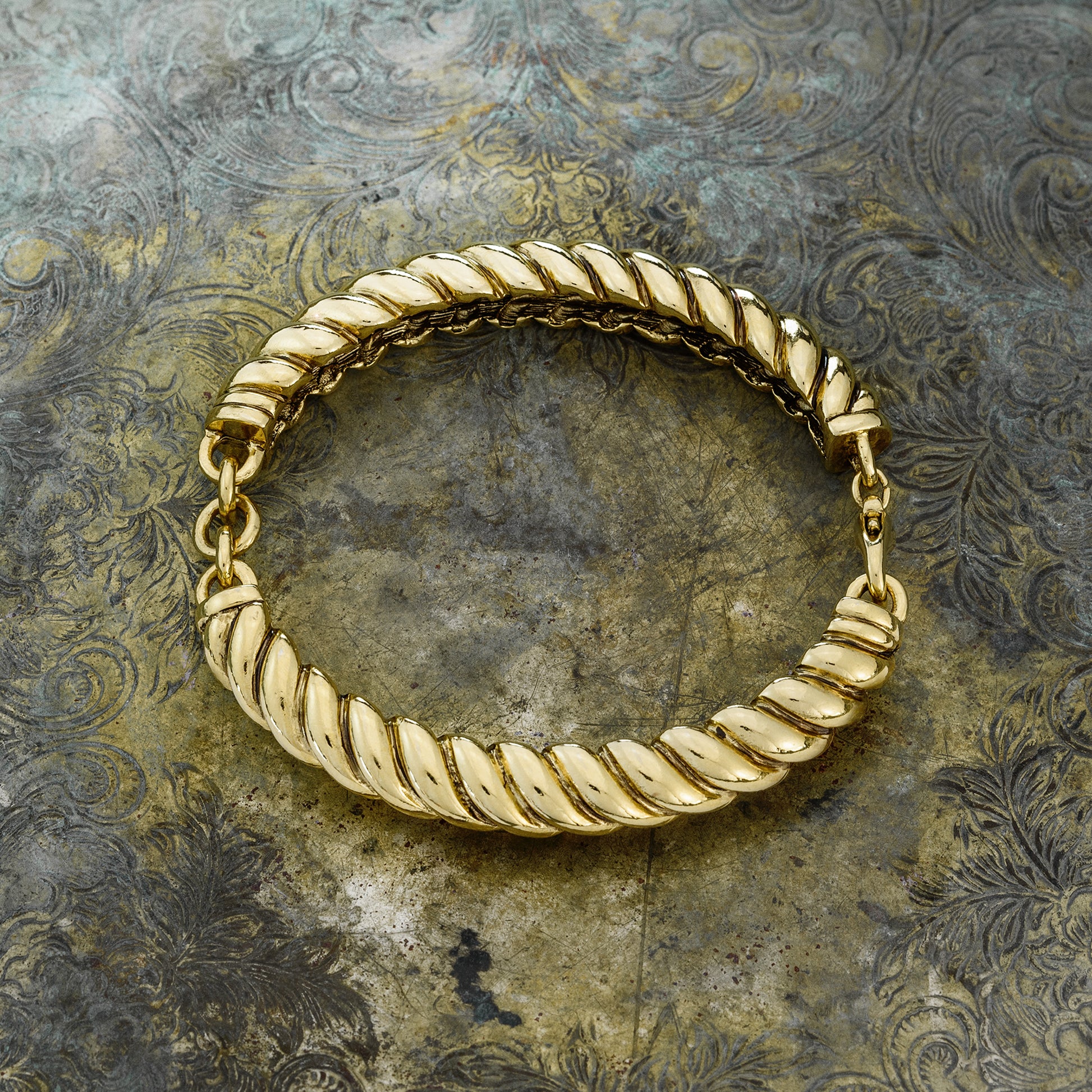 vintage-oscar-de-la-renta-gold-tone-eight-inch-scallop-bar-link-bracelet