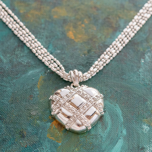 Vintage Oscar De La Renta 24 Inch White Gold Silver Tone Heart Pendant Necklace #OSN-4619-W