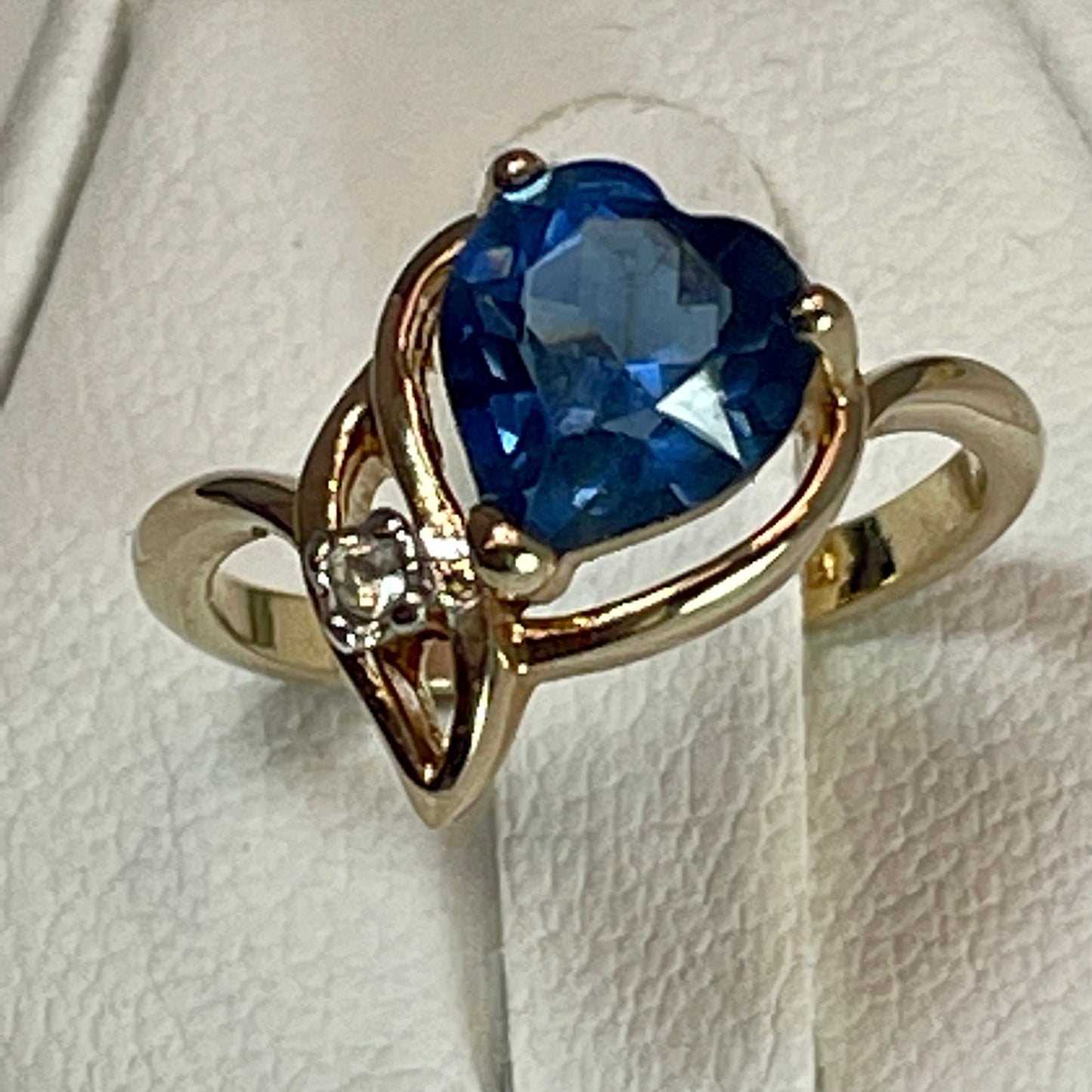 Vintage Ring Cubic Zirconia or Austrian Crystal Heart Ring 18k Gold  Electroplated Love Engagement Womens RingR2339