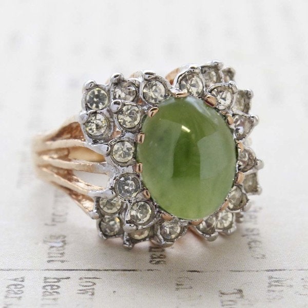 Vintage Ring Genuine Stone or Austrian Crystal Cocktail Ring 18k Gold Antique Womans