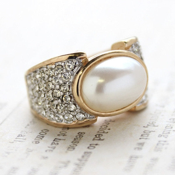 A Vintage Ring Pearl Bead and Clear Swarovski Crystal Cocktail Ring 18k Yellow Gold Electroplated  R1934
