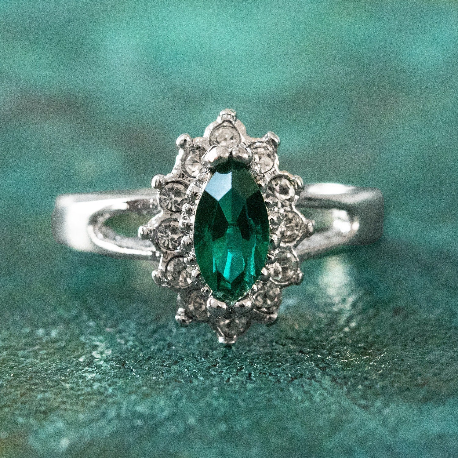 Vintage Ring Emerald and Clear Swarovski Crystals 18kt White Gold Silver  R1314 - Limited Stock - Never Worn