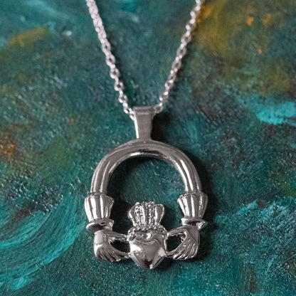 Vintage Claddagh Necklace 18k White Gold Silver Made in the USA N1722 - Limited Stock - Never Worn