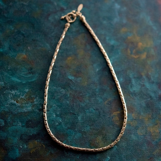 A Vintage Oscar De La Renta 16in Gold Tone Rounded Cobra Chain Necklace Toggle Clasp Womans Designer OSN-127-Y Limited Stock - Never Worn