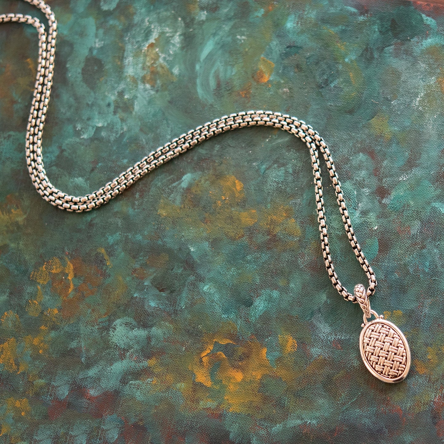 Vintage Designer Oscar de la Renta Long Pendant Antique Necklace 30 Inches Basket Weave Design OSN-LDSK - Limited Stock - Never Worn