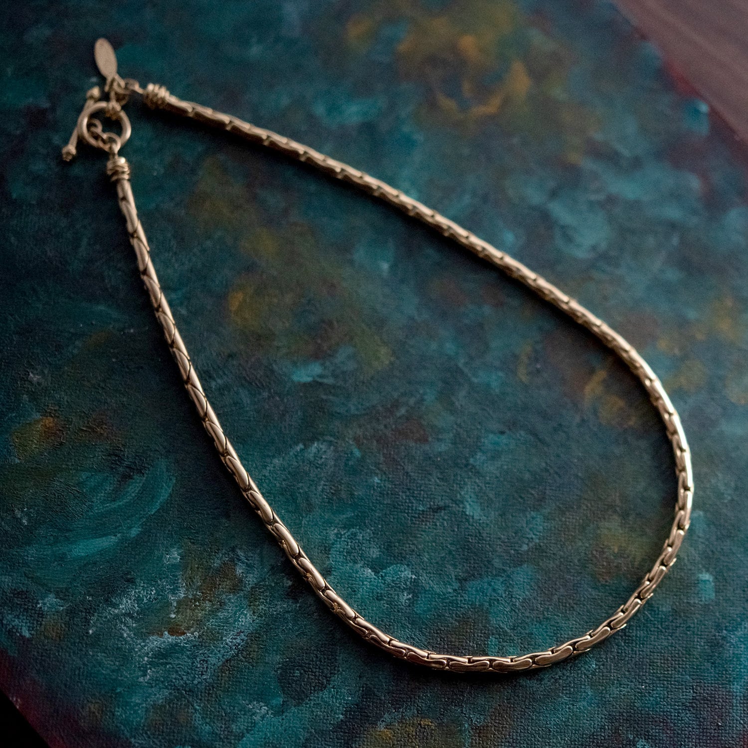 A Vintage Oscar De La Renta 16in Gold Tone Rounded Cobra Chain Necklace Toggle Clasp Womans Designer OSN-127-Y Limited Stock - Never Worn
