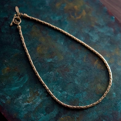 A Vintage Oscar De La Renta 16in Gold Tone Rounded Cobra Chain Necklace Toggle Clasp Womans Designer OSN-127-Y Limited Stock - Never Worn